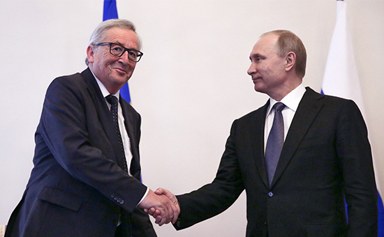 Президент Европейской комиссии Жан-Клод Юнкер и президент РФ Владимир Путин (слева направо) во время беседы в государственном комплексе &laquo;Дворец конгрессов&raquo;
&nbsp;