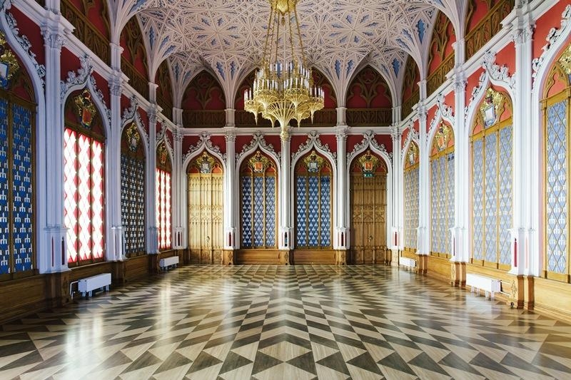 В Санкт-Петербурге продается дворец на Английской набережной. Фото