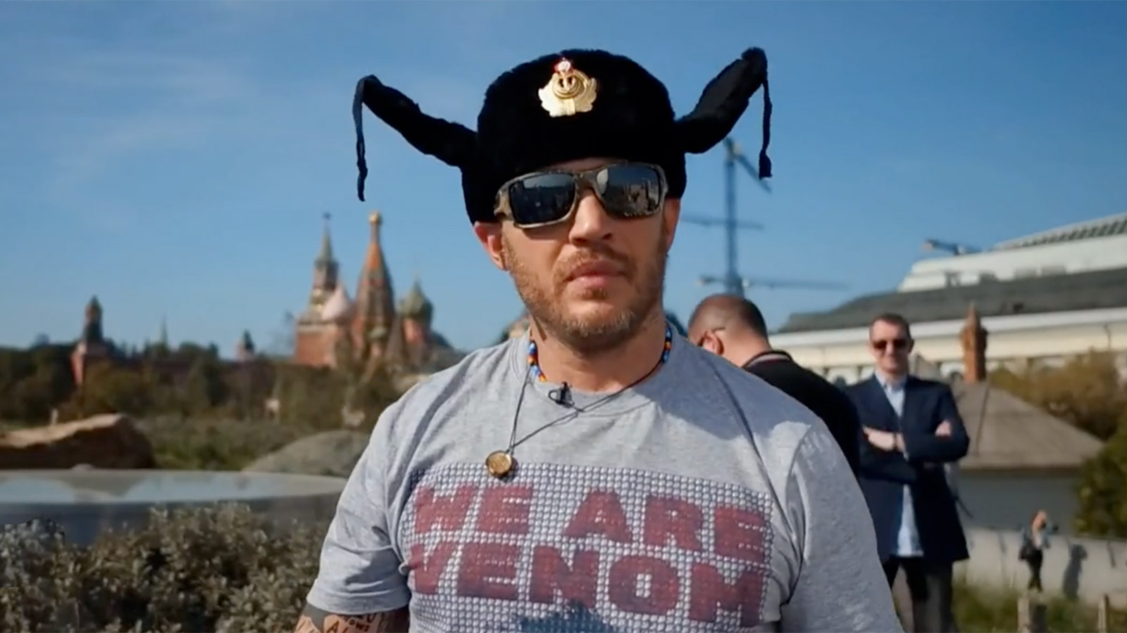 Том Харди позирует журналистам в шапке-ушанке&nbsp;во время своего визита в Россию&nbsp;