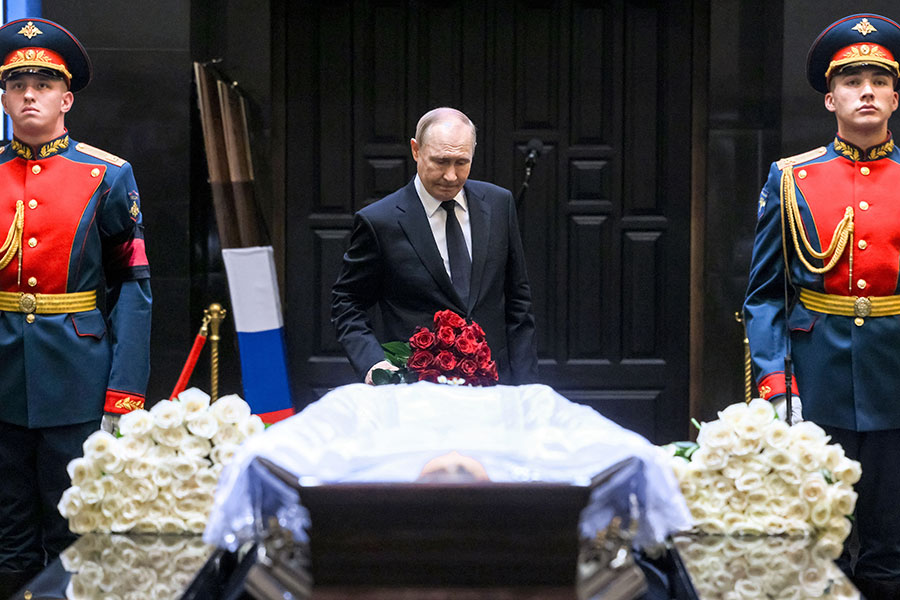 Владимир Путин на церемонии прощания с Председателем Верховного Суда Ириной Подносовой, 24 июля 2025 года