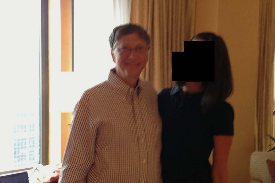 Билл Гейтс с неизвестной девушкой