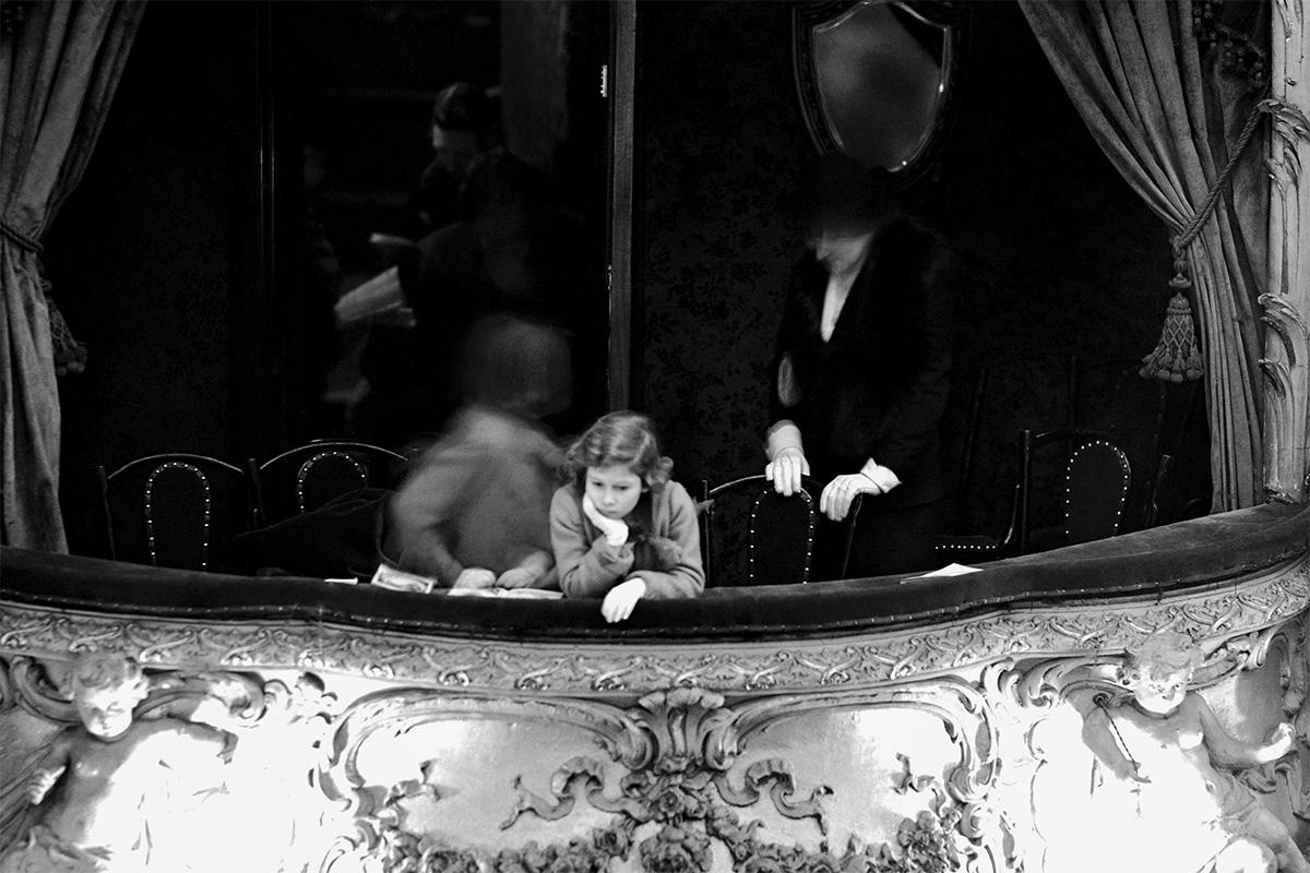 Принцесса Елизавета (в семье ее называли Лилибет) на постановке пантомимы «Дик Уиттингтон» в театре «Лицеум». Лондон, февраль 1935 года