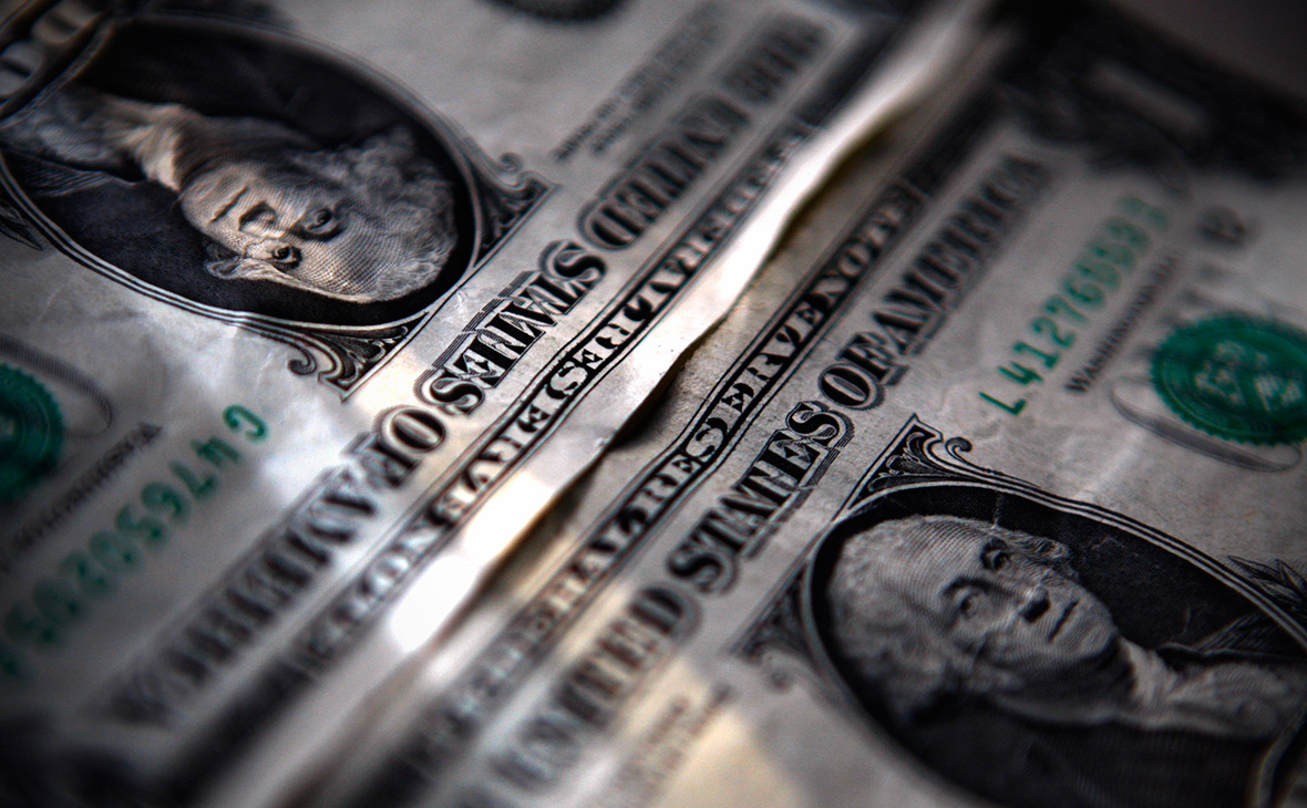 Почему растет доллар: эксперты объяснили рост выше ₽85 и дали прогноз