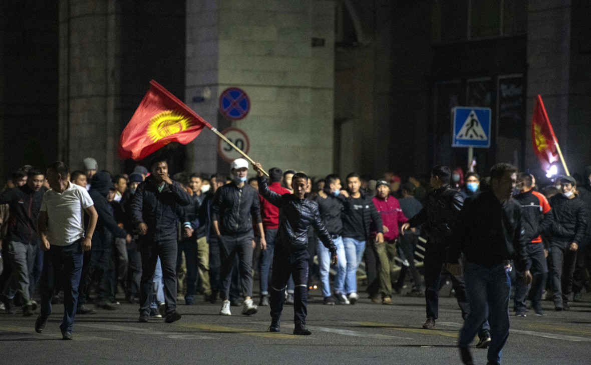Протестующие на улицах Киргизии после парламентских выборов