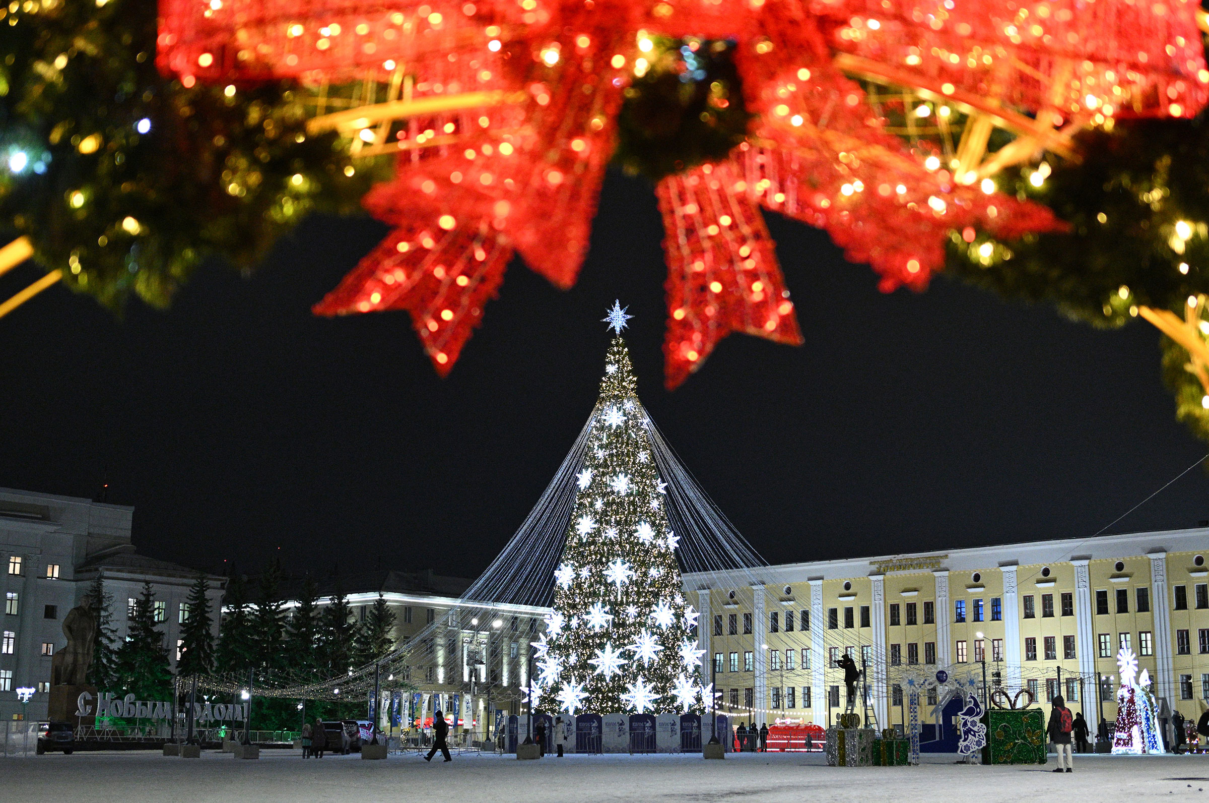 Главная елка на Театральной площади в Кирове