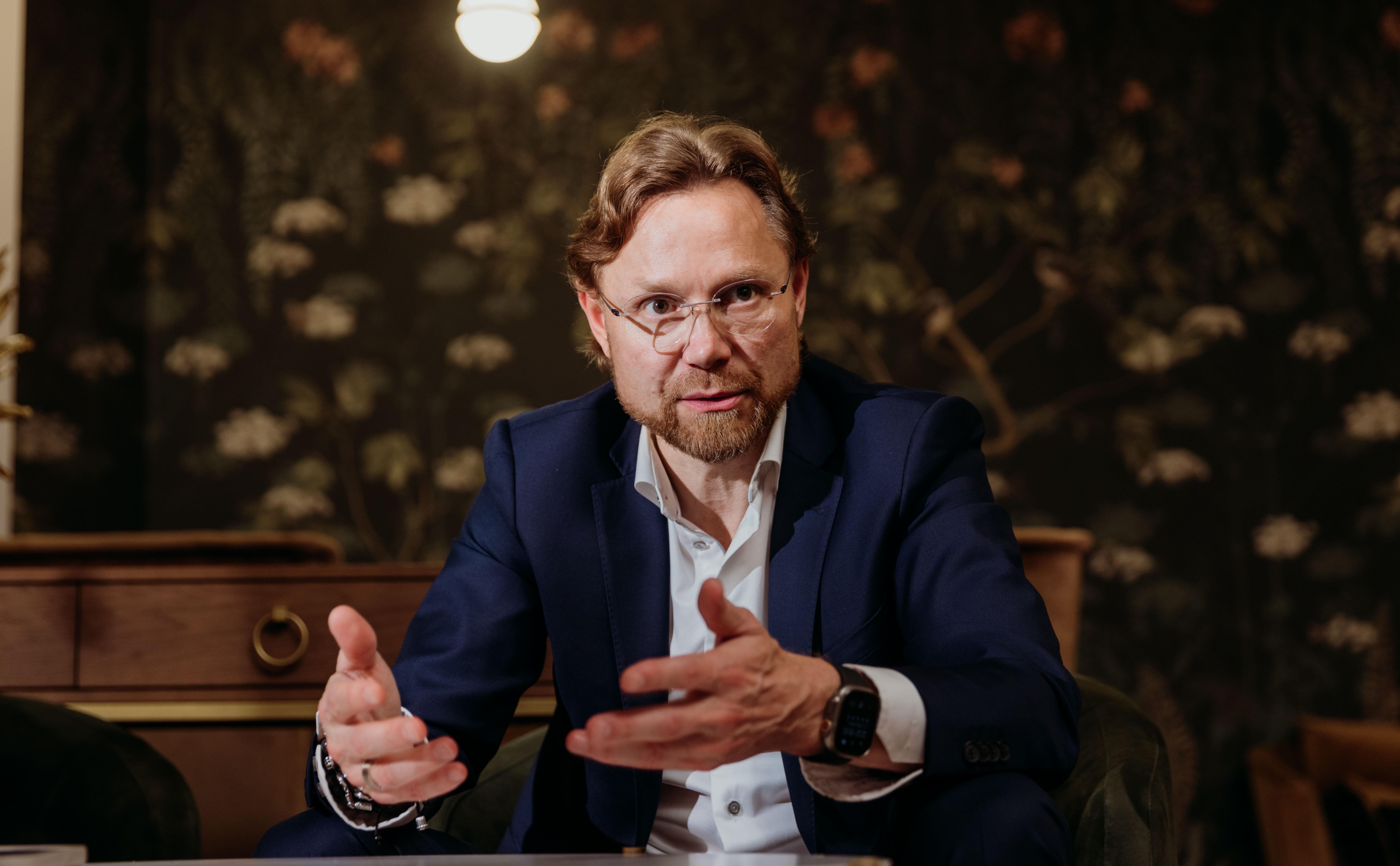Валерий Карпин