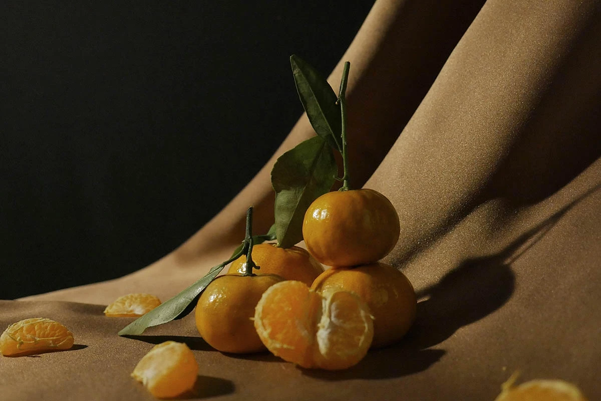 В сутки взрослым допустимо съедать три-четыре средних мандарина