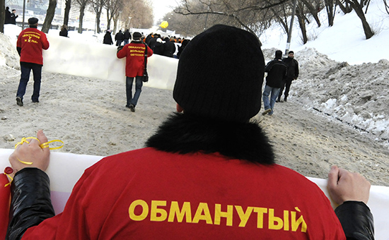 Участник марша протеста обманутых дольщиков на&nbsp;набережной Тараса Шевченко в Москве, 2010 год