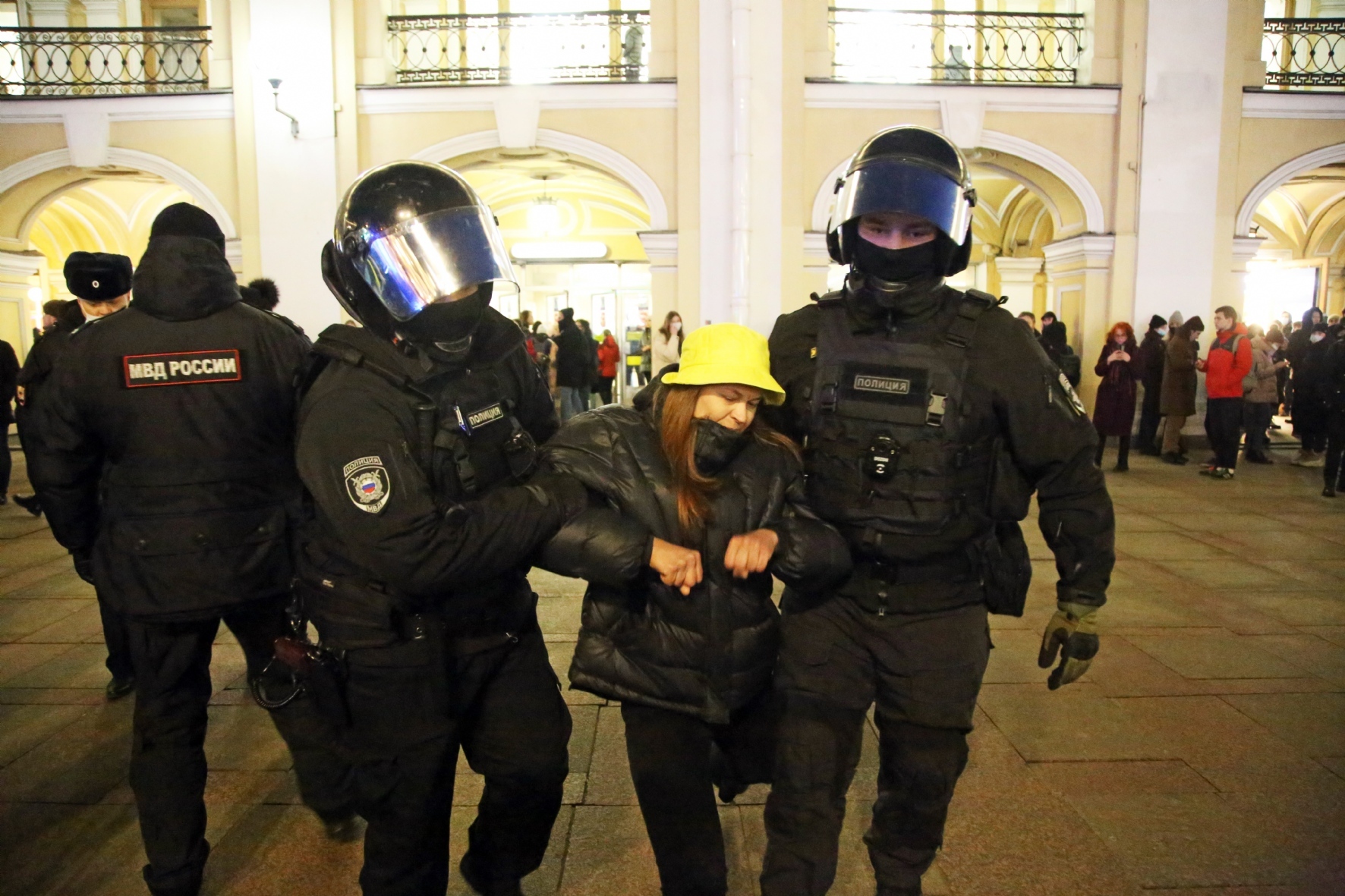 Несогласованная акция протеста &laquo;Мы за мир&raquo; в Петербурге