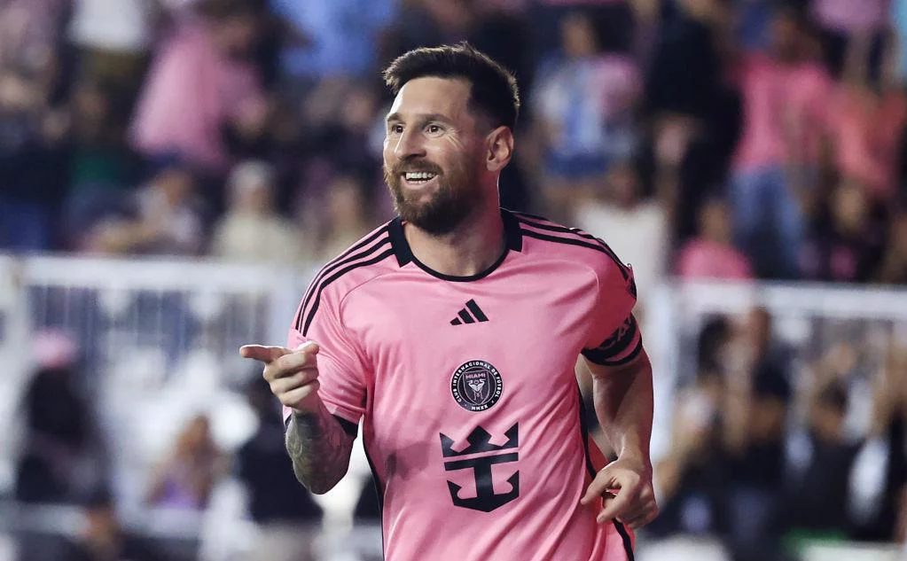 Carmen Mandato / Getty Images