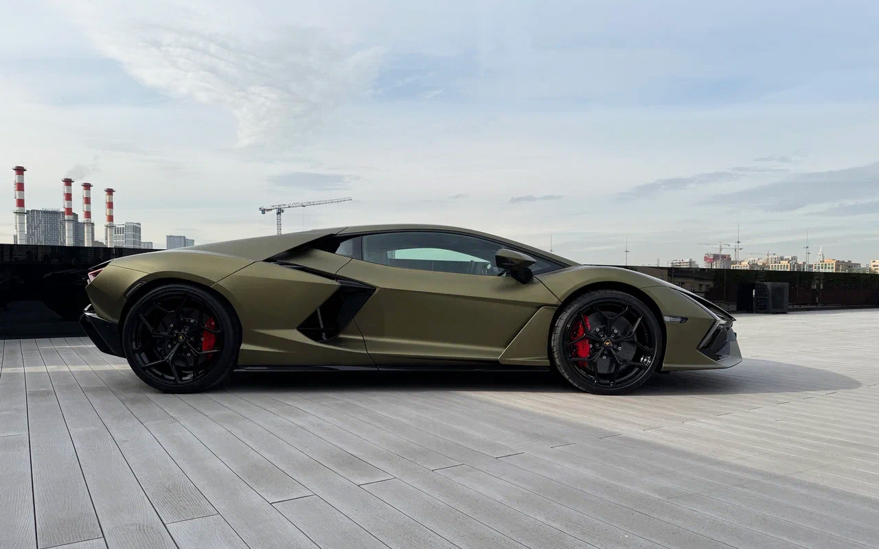 Lamborghini Revuelto