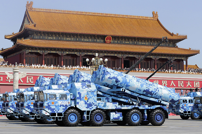 Военно-транспортные силы армии Китая демонстрируют на&nbsp;параде ракеты класса &laquo;берег-корабль&raquo;
