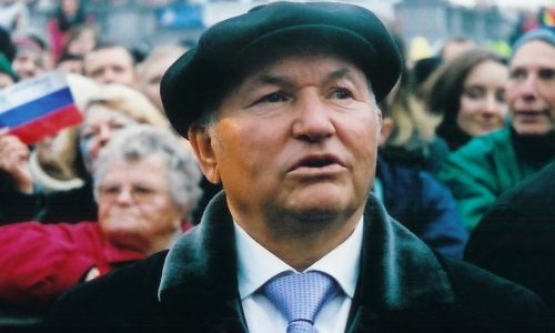 Лужков подарил бесплатный проезд детям чернобыльцев