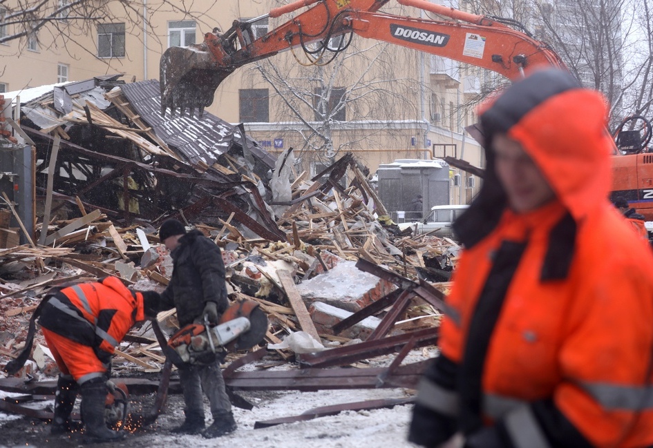 Во время сноса торгового павильона, признанного самостроем, у станции метро &laquo;Щукинская&raquo;