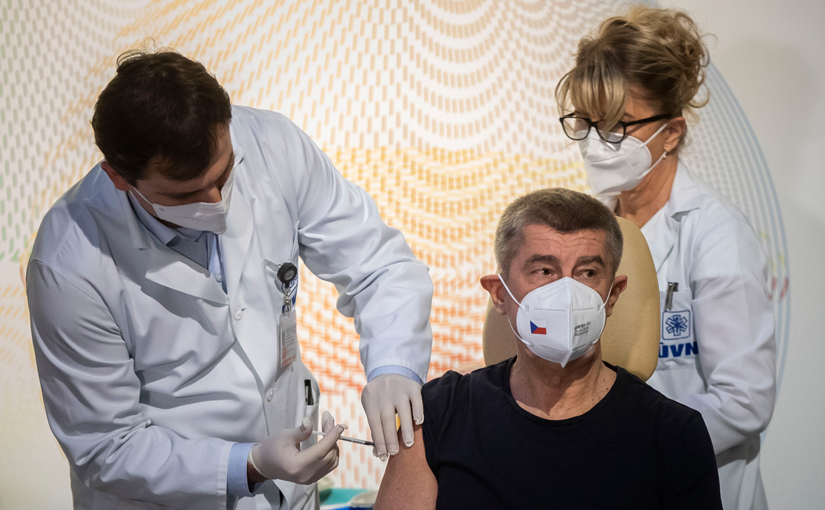 В Чехии и Польше началась вакцинация против COVID-19