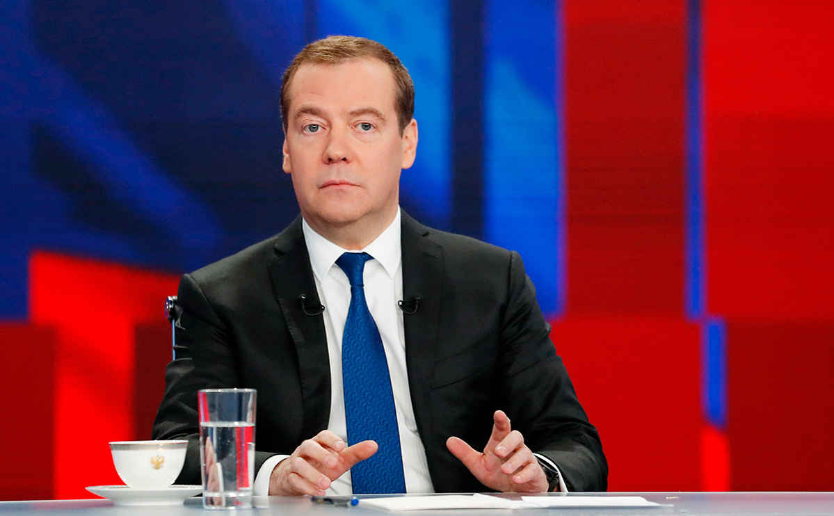 Медведев назвал грань между критикой власти и предательством"/>














