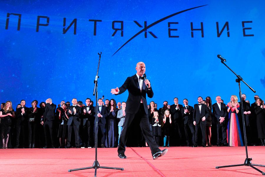 Федор Бондарчук выступает на премьере фильма &laquo;Притяжение&raquo; в Москве, 2017 год