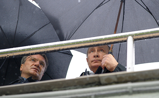 Президент России Владимир Путин (справа) и председатель правления Сбербанка России Герман Греф
