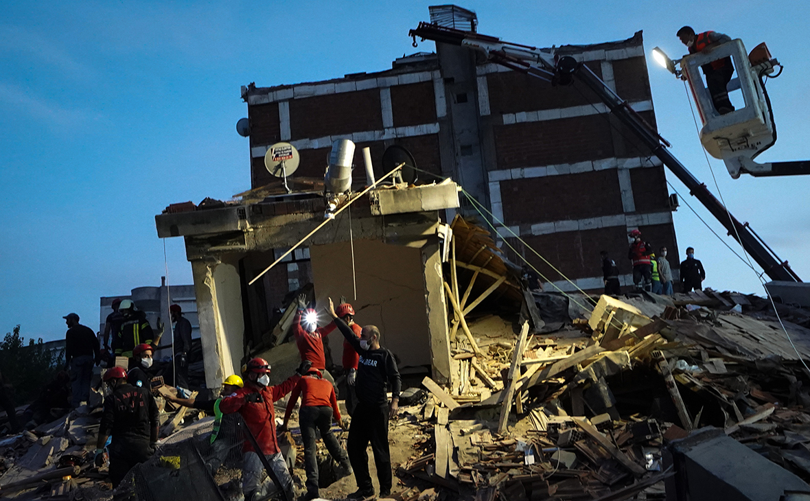Число погибших при землетрясении в Турции превысило 100