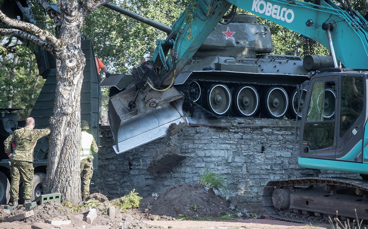 В Эстонии снесут или заменят более 200 советских памятников