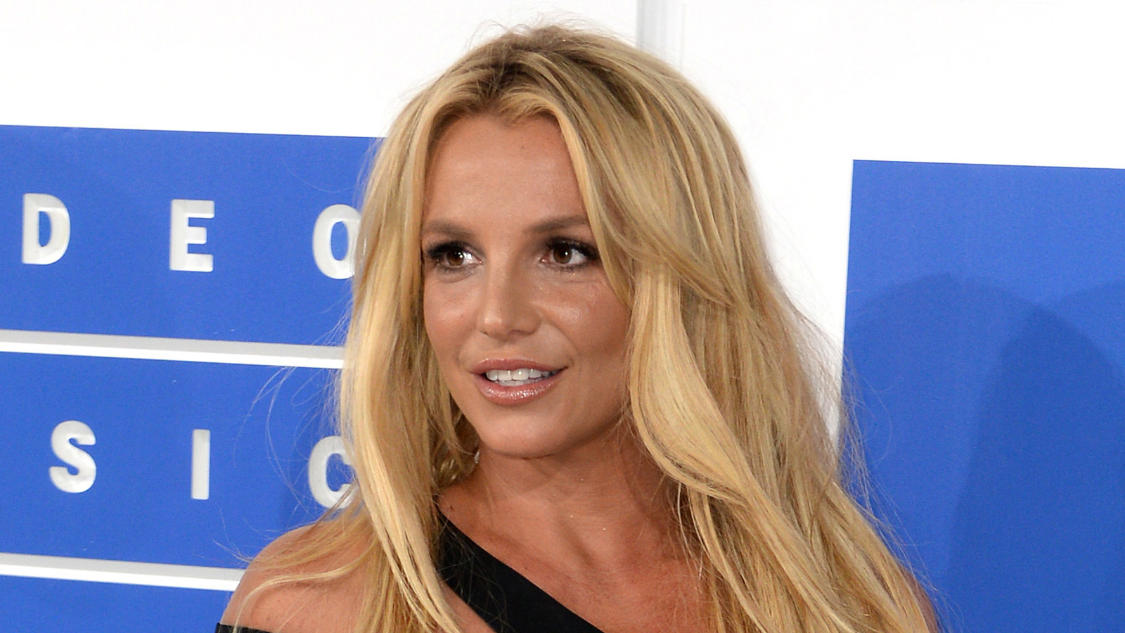 Әйелдердің үйдегі әуесқойлық порнофотосуреттері