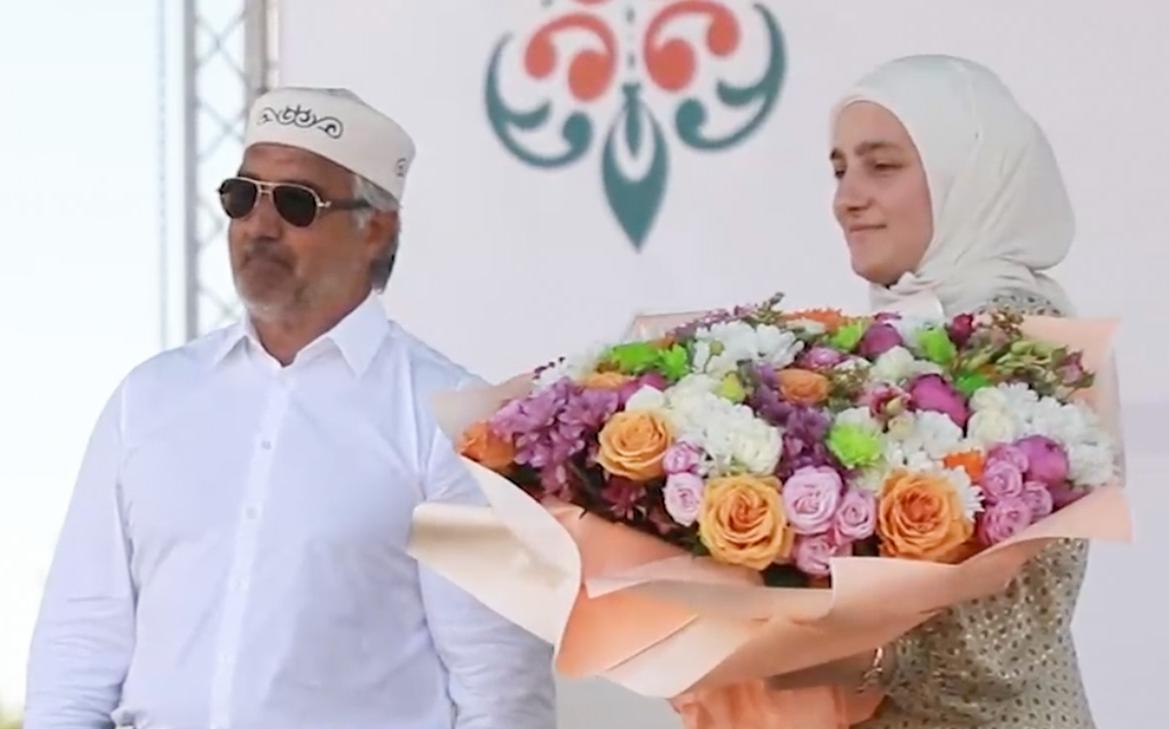 Дочь Кадырова получила медаль за заслуги перед татарским народом