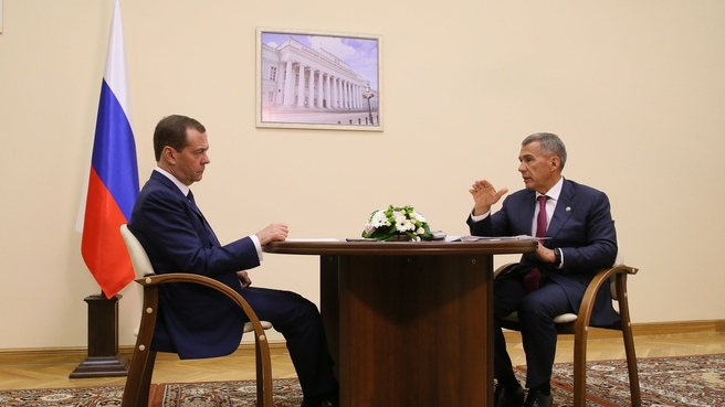 Минниханов рассказал Медведеву о ремонте школ и детсадов в Татарстане