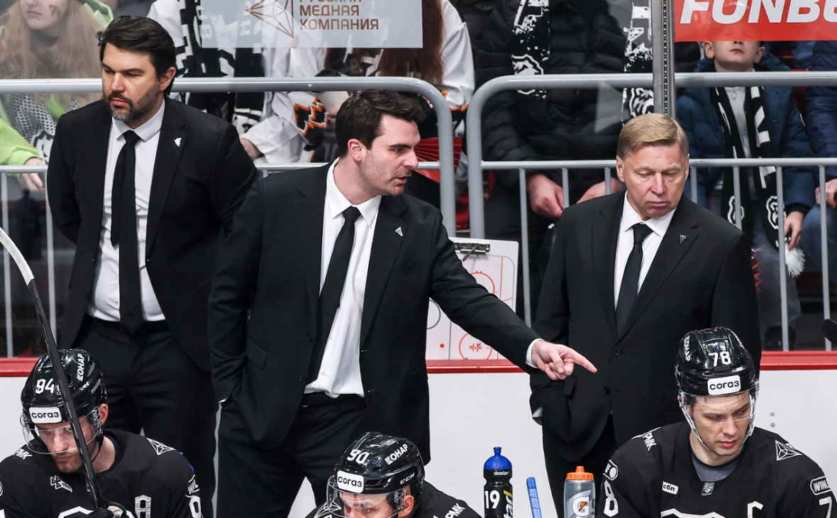 Рафаэль Рише (в центре)