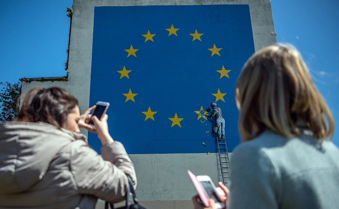 Carl Court / Getty Images