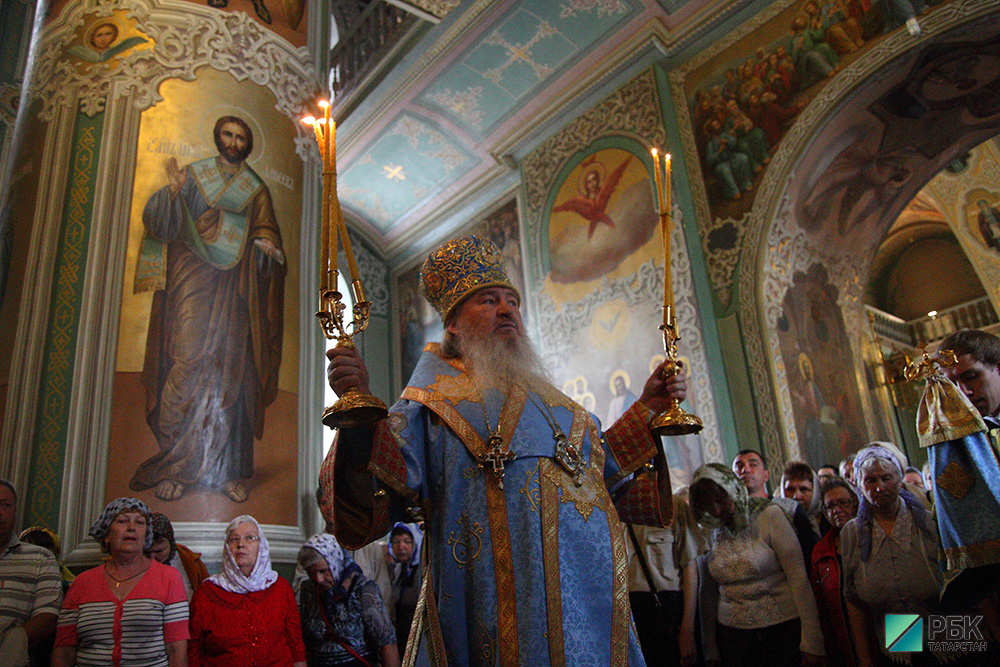 Фоторепортаж: митрополит Феофан провел свой первый крестный ход в Казани