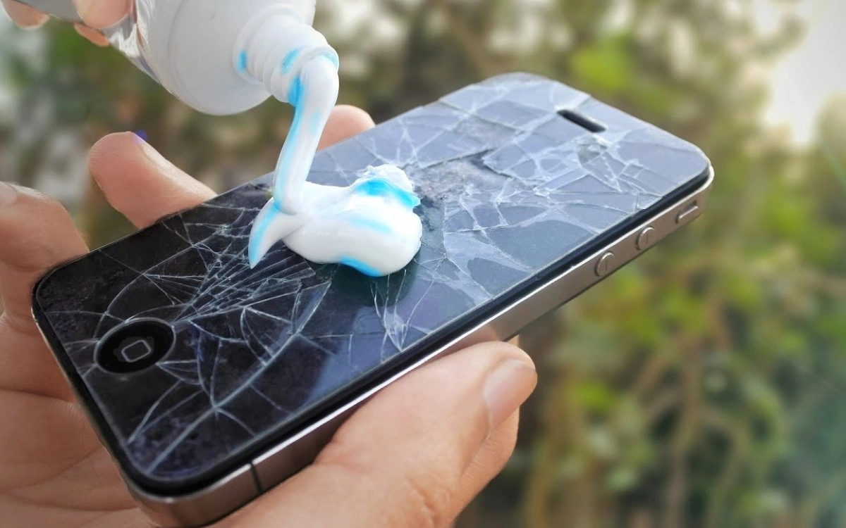 Как убрать царапины на стекле телефона | Блог Fix-Noutbuk