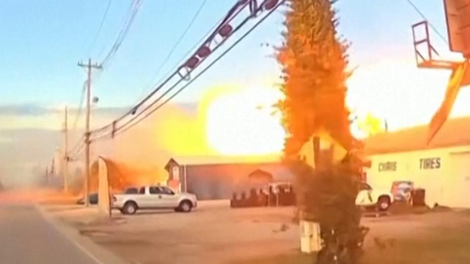 Задевая крыши: новое видео момента крушения грузового самолета в Кентукки