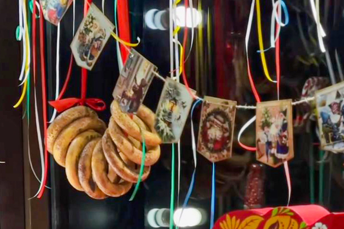 Как российские виноделы украсили свои елки