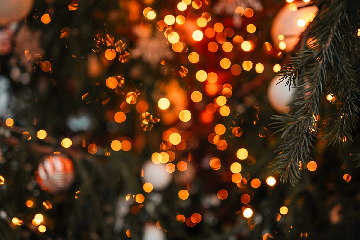 Как российские виноделы украсили свои елки