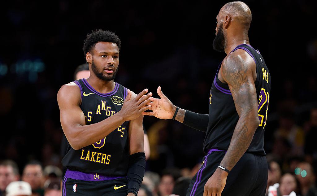 Бронни и Леброн Джеймсы