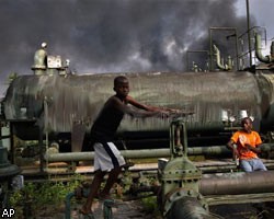 Нигерийские боевики подорвали два нефтепровода на юге страны