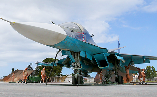 Подготовка многофункционального истребителя-бомбардировщика Су-34 на&nbsp;авиабазе Хмеймим, 5 мая 2016 года



