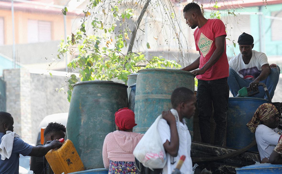 Вооруженные банды Гаити парализовали работу топливного терминала