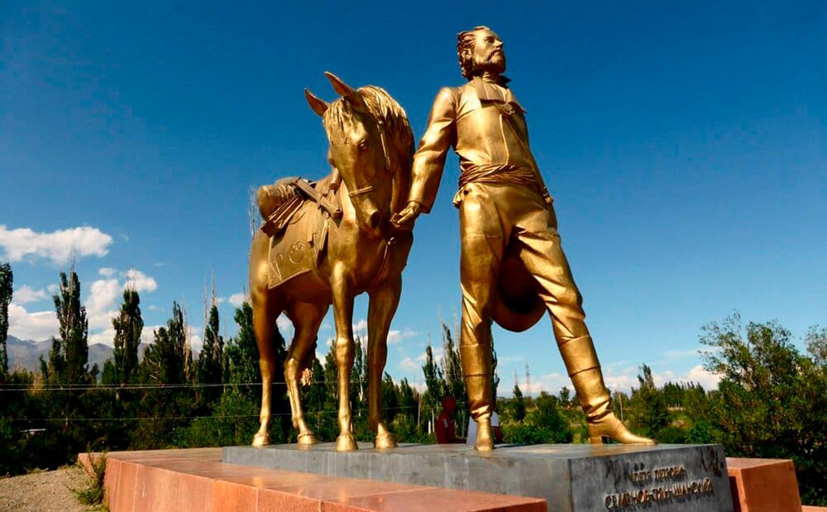 Памятник Петру Семенову-Тян-Шанскому в Балыкчи, Киргизия