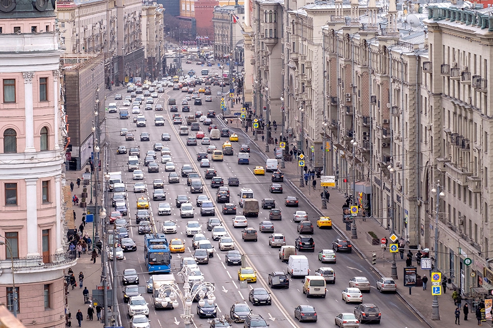 Троллейбус на Тверской улице, апрель 2016 года