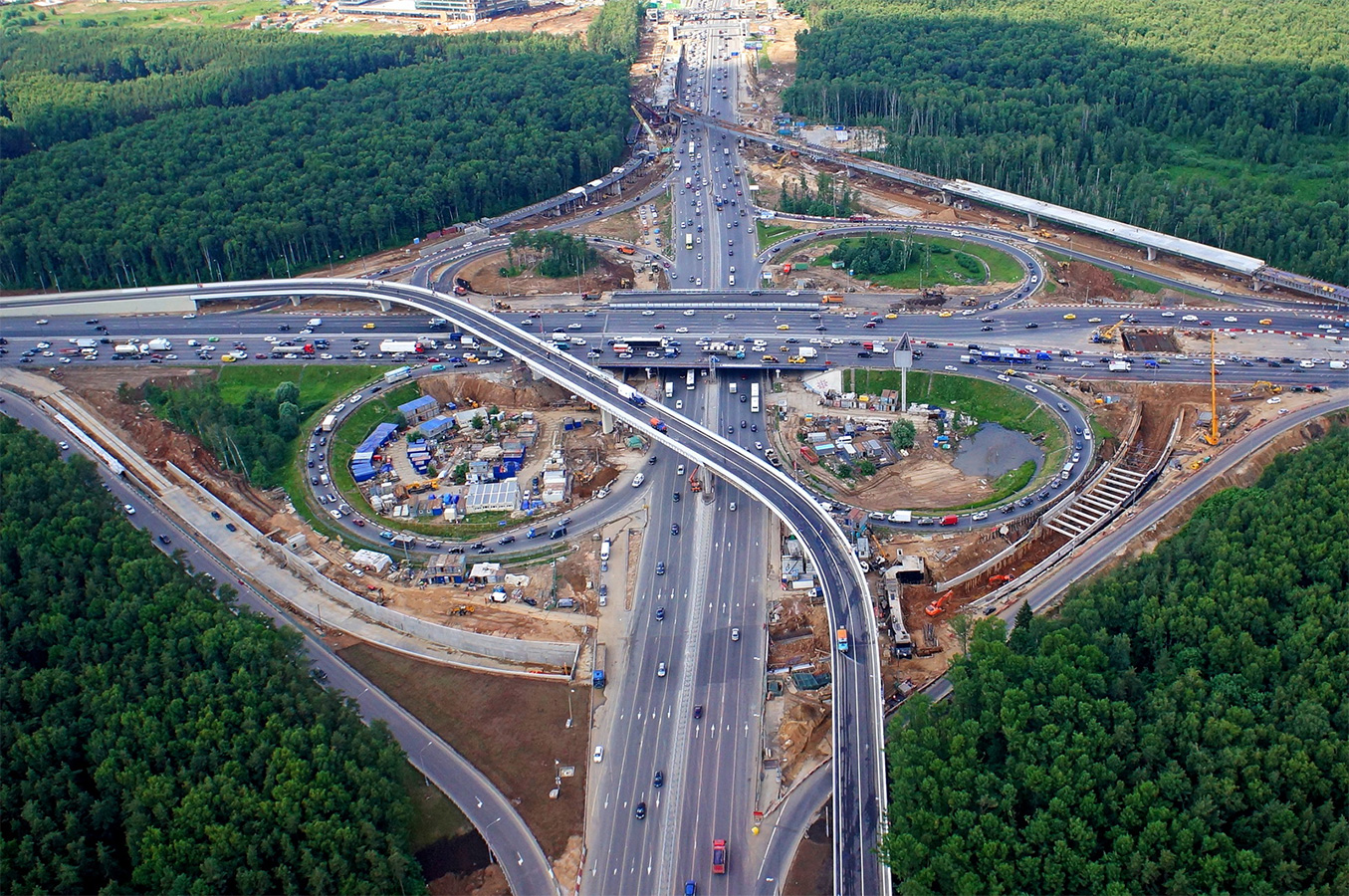 Развязку на пересечении МКАД и Ленинского проспекта откроют до конца 2015 года