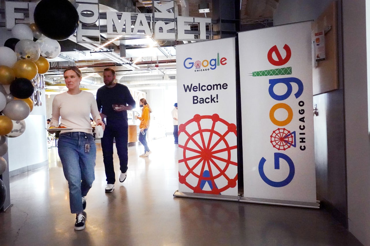 Открытие офиса Google в Чикаго в апреле 2022 года после двухлетнего перерыва