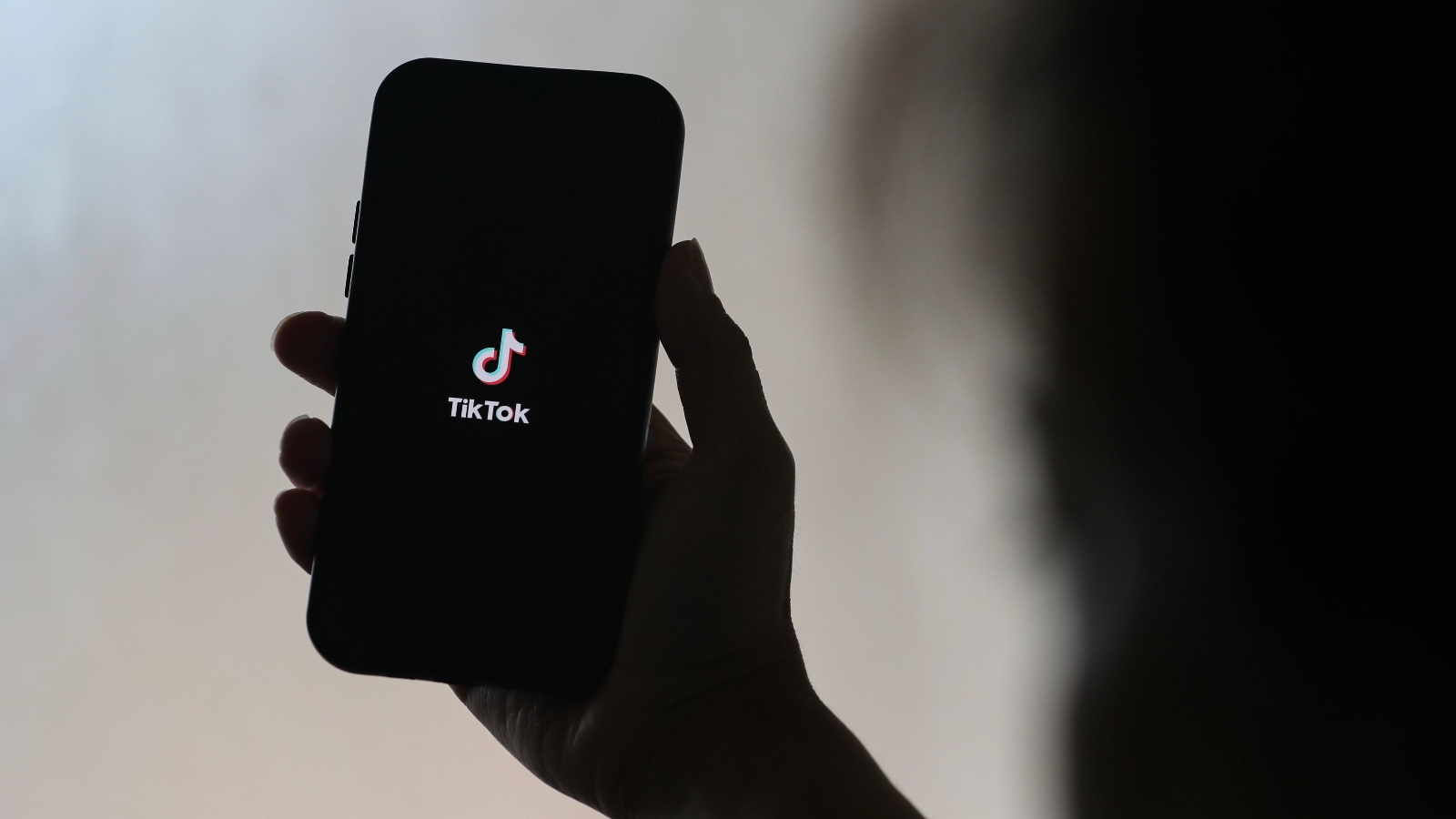 В TikTok (частично заблокирована на территории России) родители смогут ограничивать аккаунты, которые смотрит подросток
