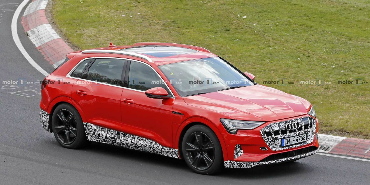 Audi вывела на тесты спортивную версию электрического кроссовера e-tron