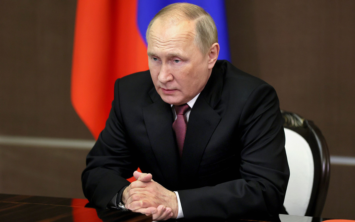 Путин предложил подумать над организацией встречи с Украиной и МАГАТЭ"/>













