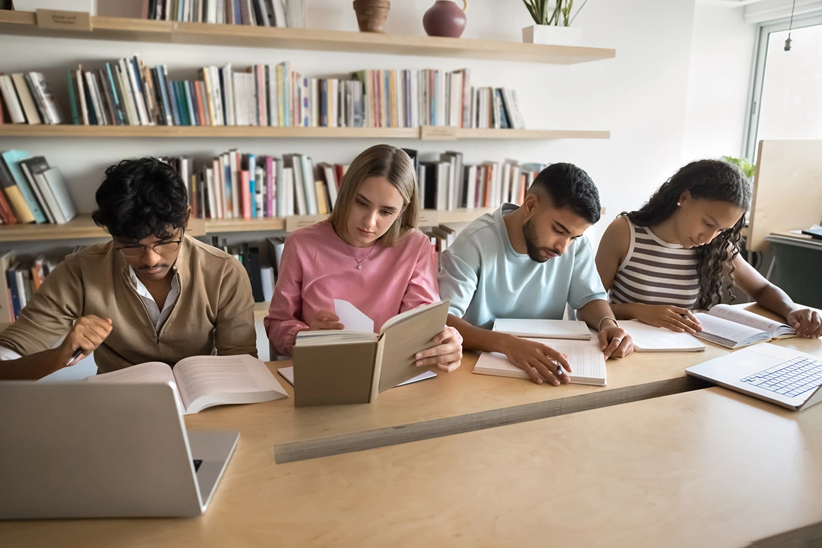 Самый продолжительный марафон по чтению вслух длился 113 часов 15 минут