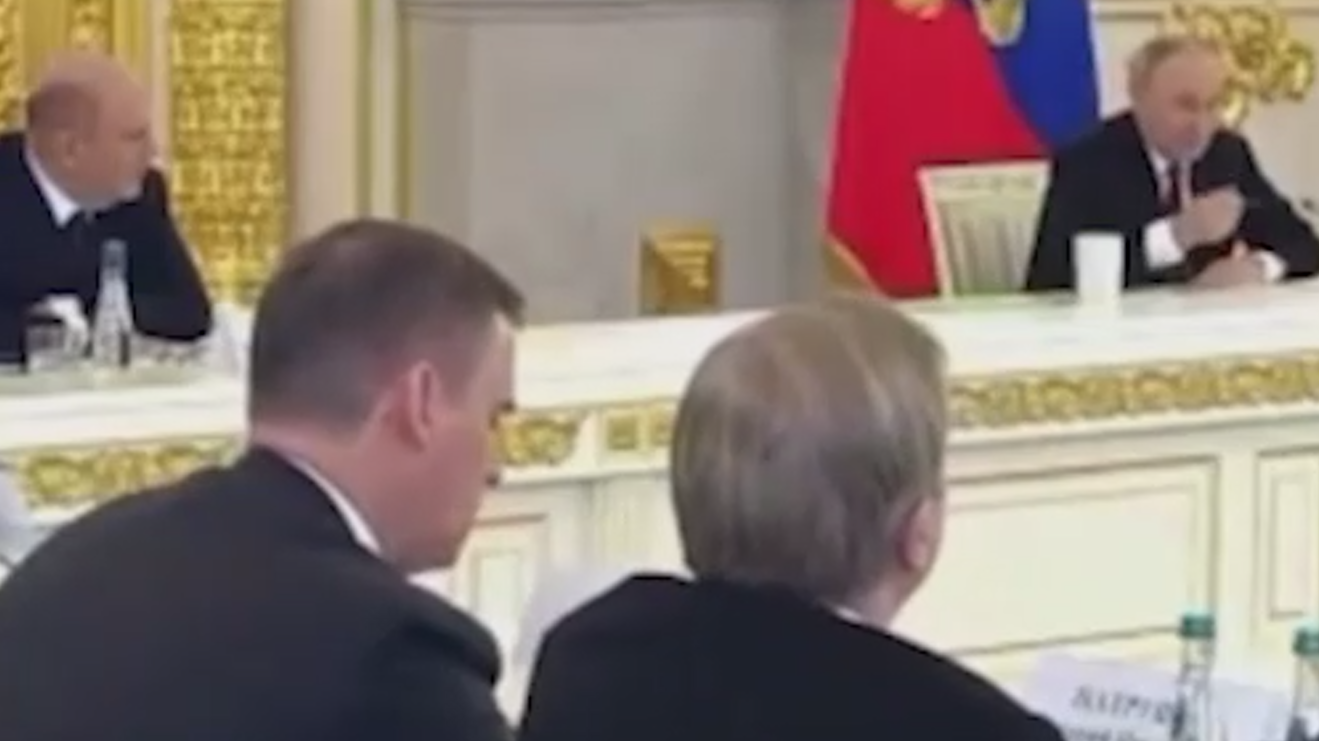 Путин поручил немедленно начать структурную перестройку экономики России