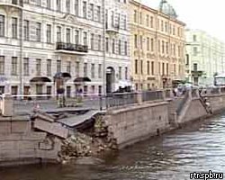 В Петербурге из-за жары рухнул участок набережной