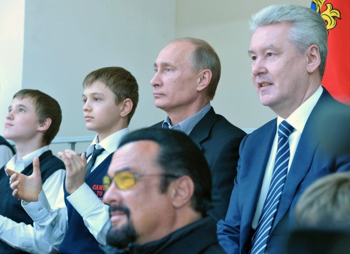 В.Путин показал Стивену Сигалу самбо по-русски