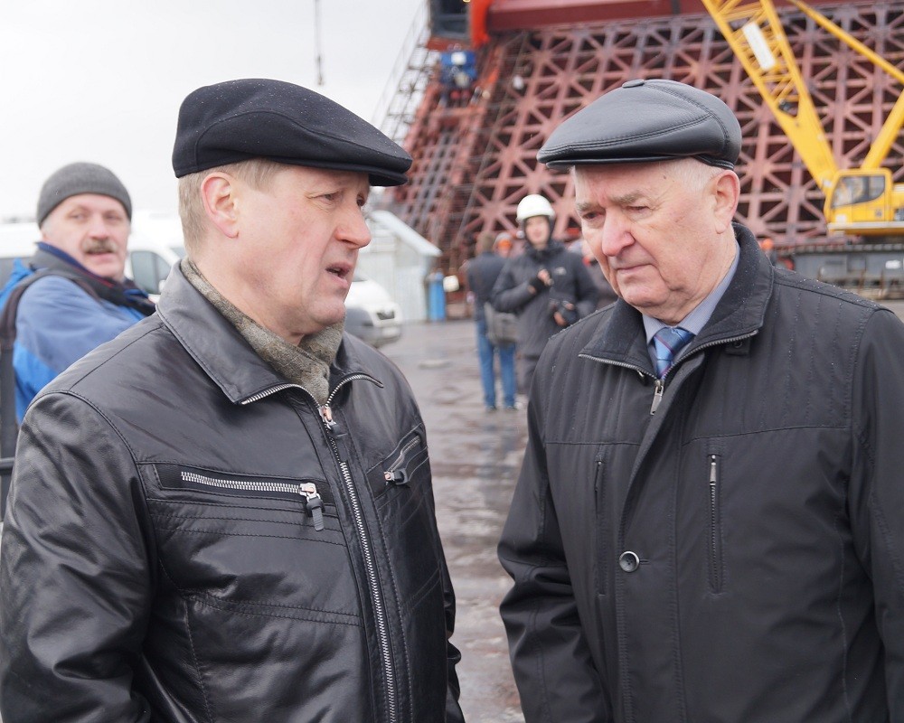 Стыковка арки третьего моста в Новосибирске состоялась